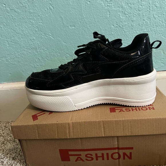 Shiny black platform sneaker from Shien, women’s size 10 - Picture 3 of 4
